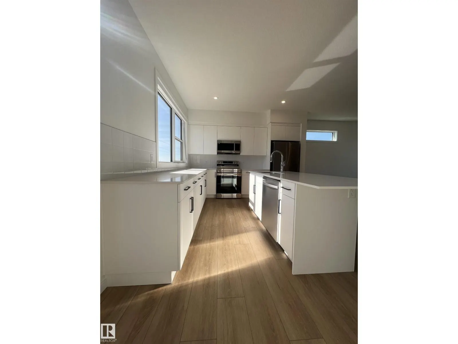 #4 5 RONDEAU DR