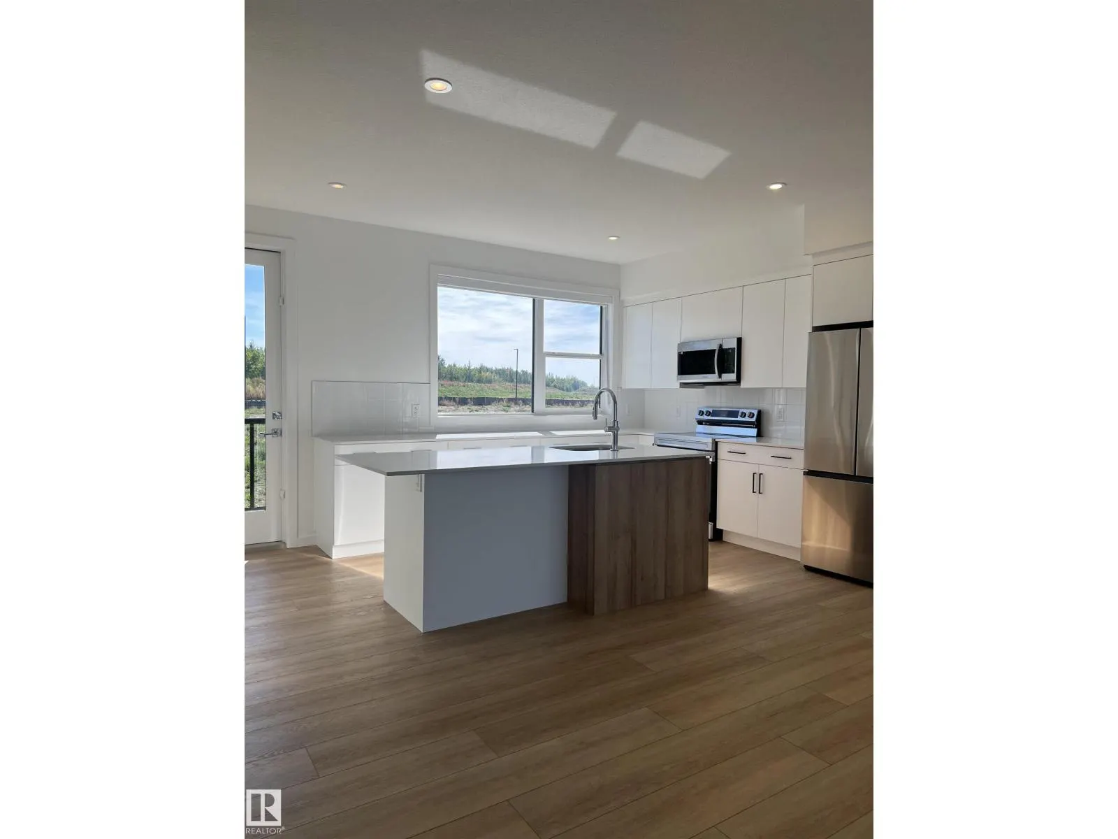 #4 5 RONDEAU DR