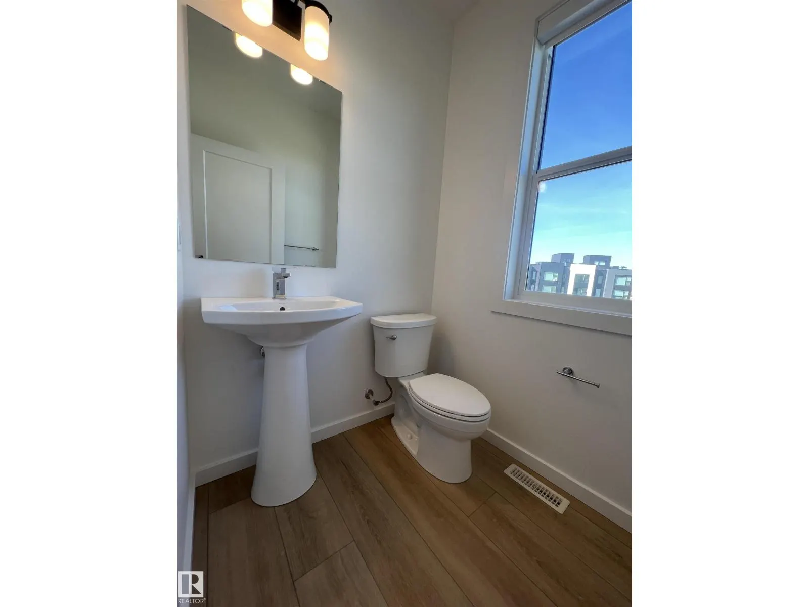 #4 5 RONDEAU DR