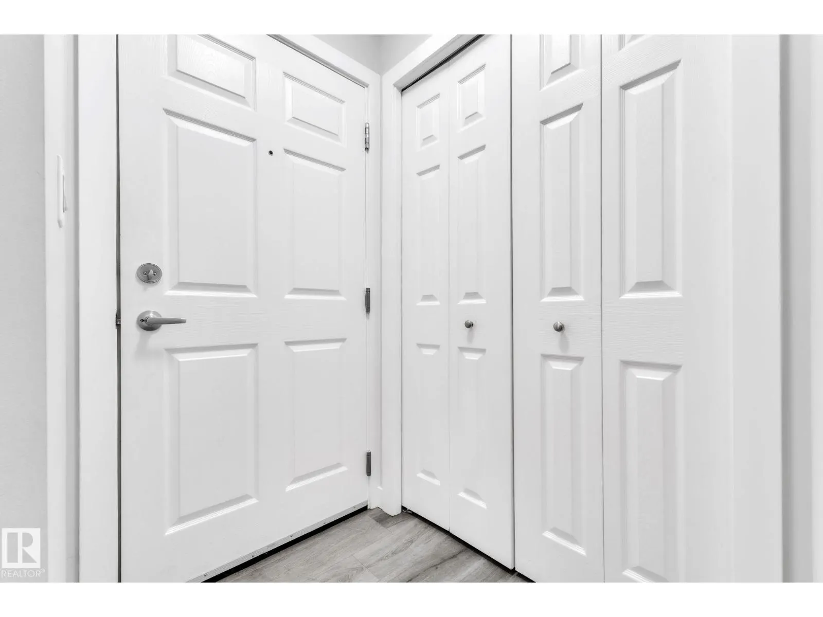 #105 11511 27 AV NW