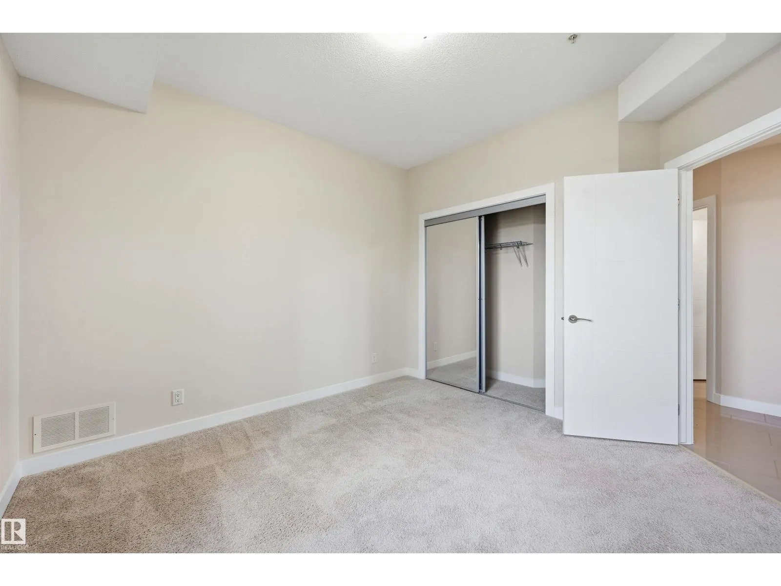 #413 625 LEGER WY NW