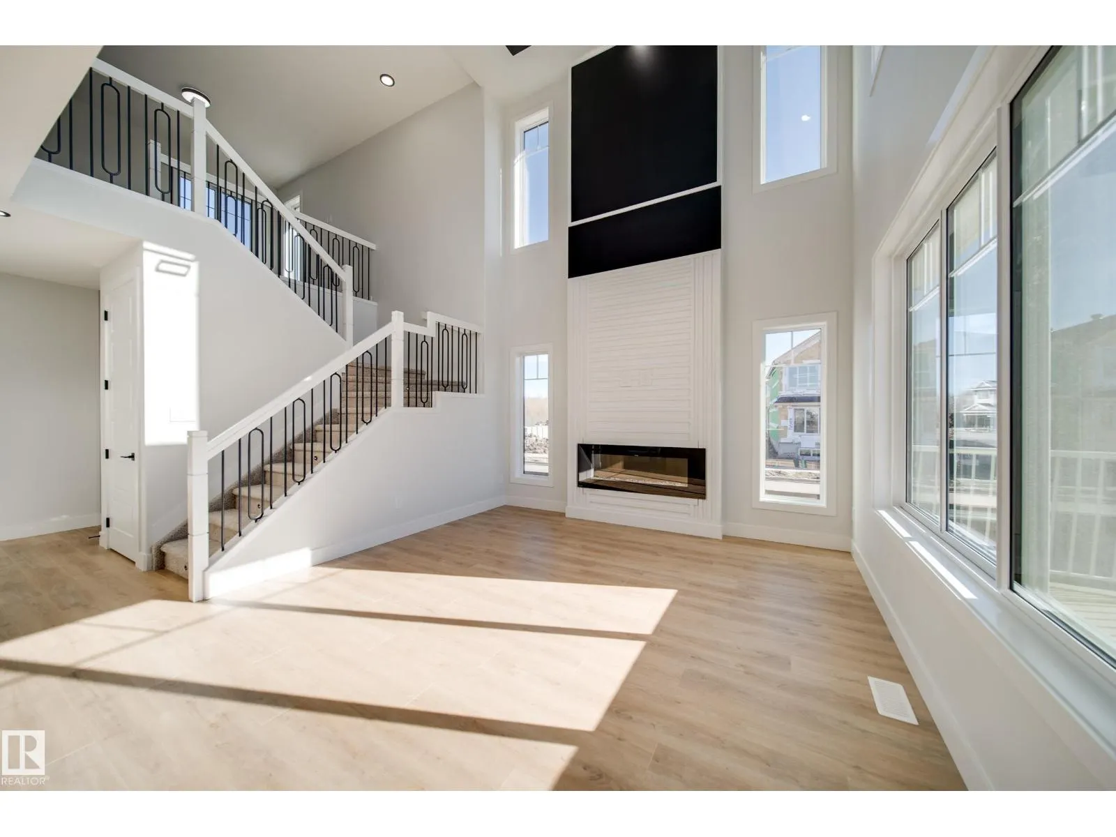 8511 183 AV NW NW