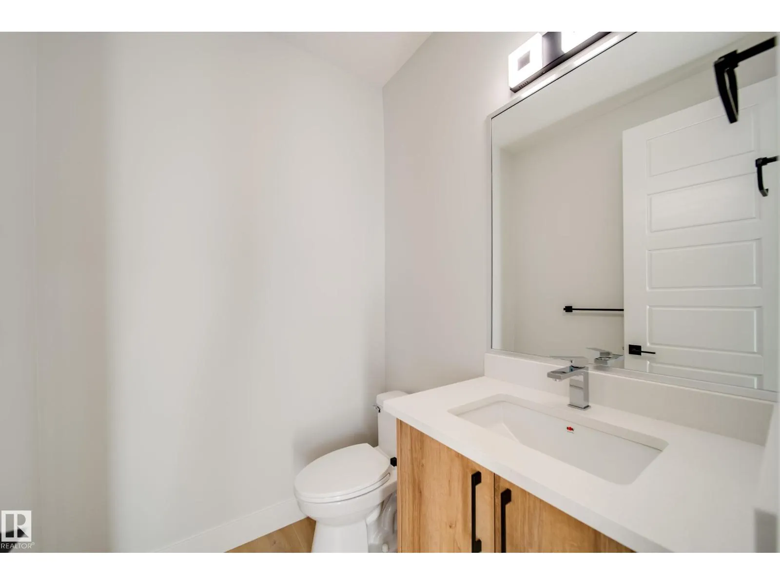 8511 183 AV NW NW