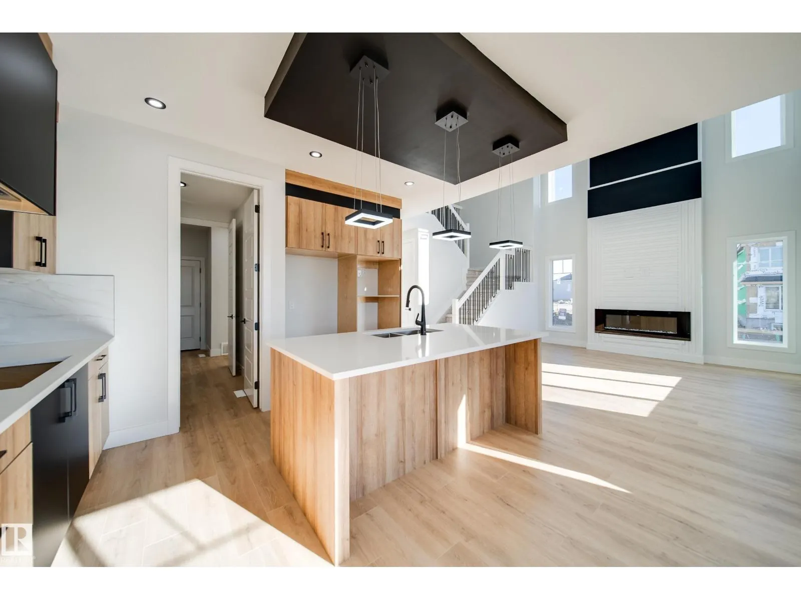 8511 183 AV NW NW