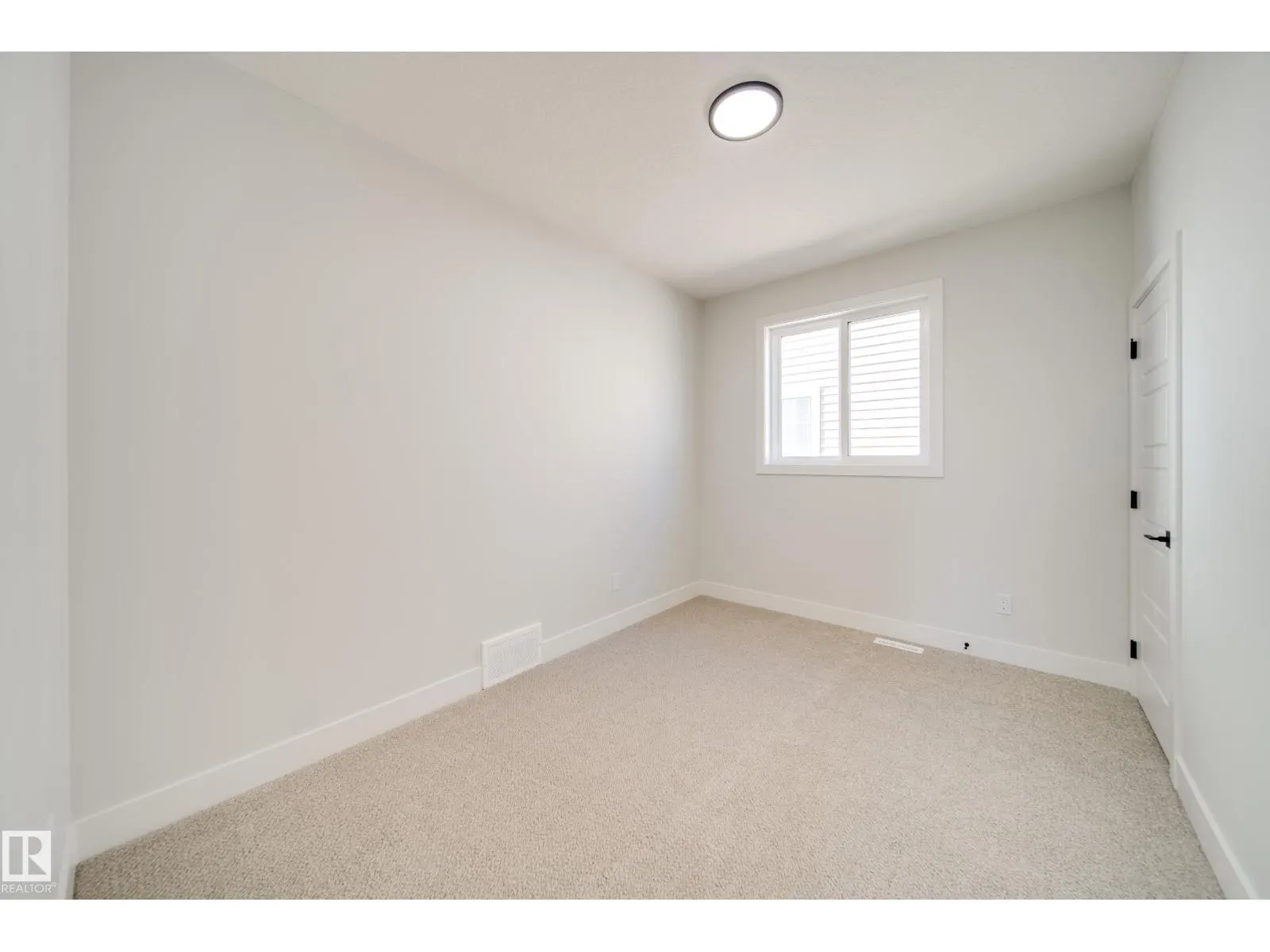 8511 183 AV NW NW