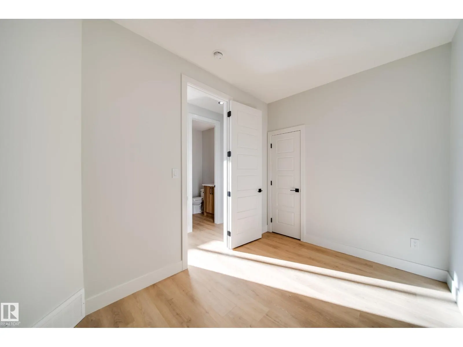 8511 183 AV NW NW