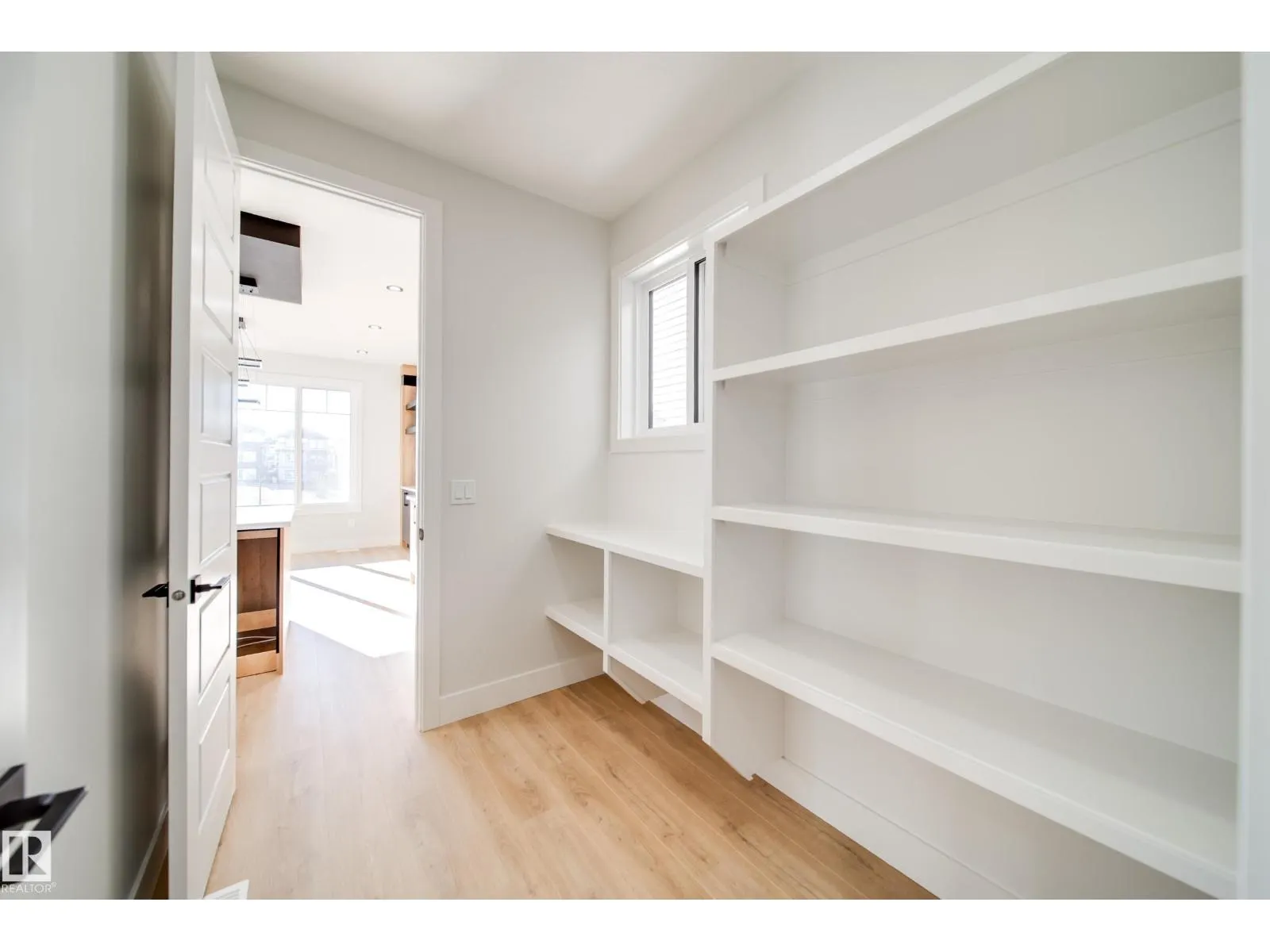 8511 183 AV NW NW