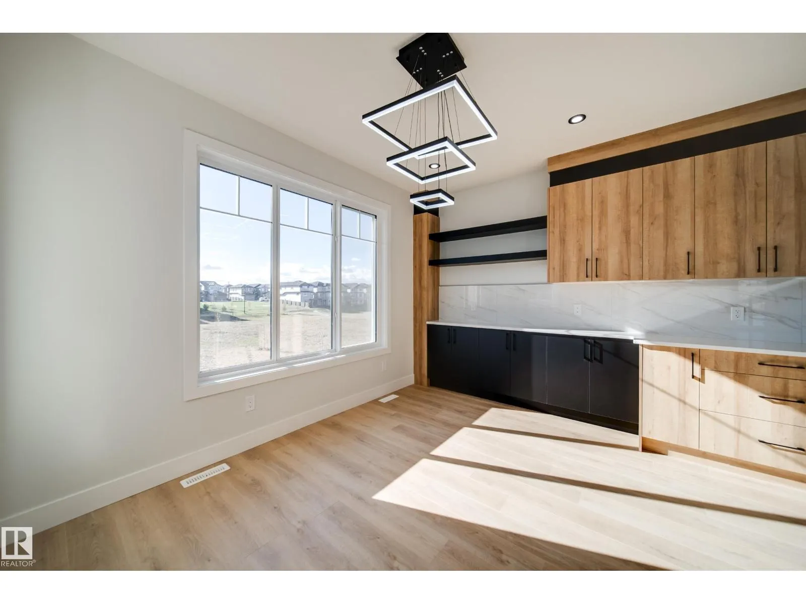8511 183 AV NW NW
