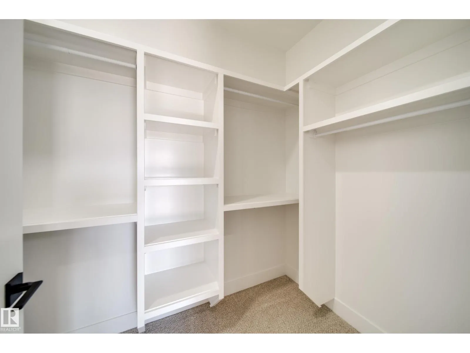8511 183 AV NW NW