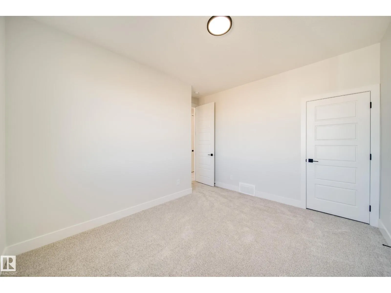 8511 183 AV NW NW