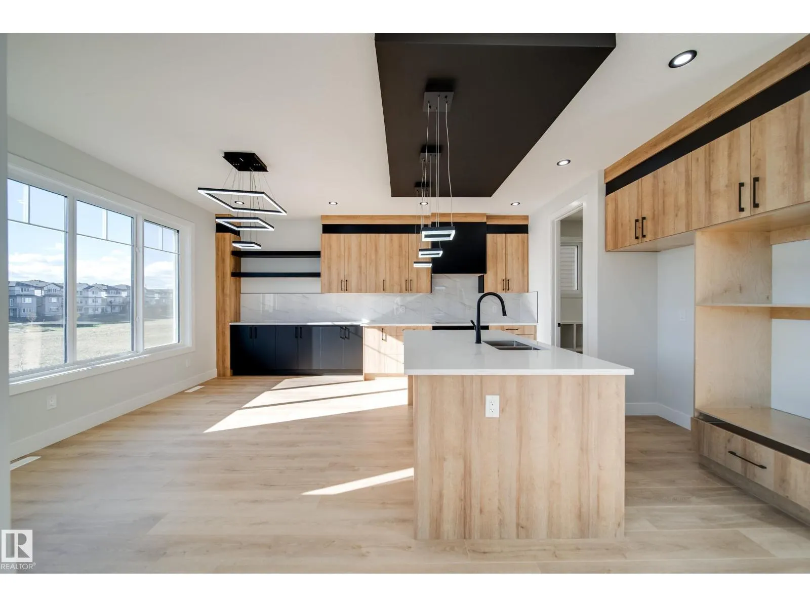 8511 183 AV NW NW