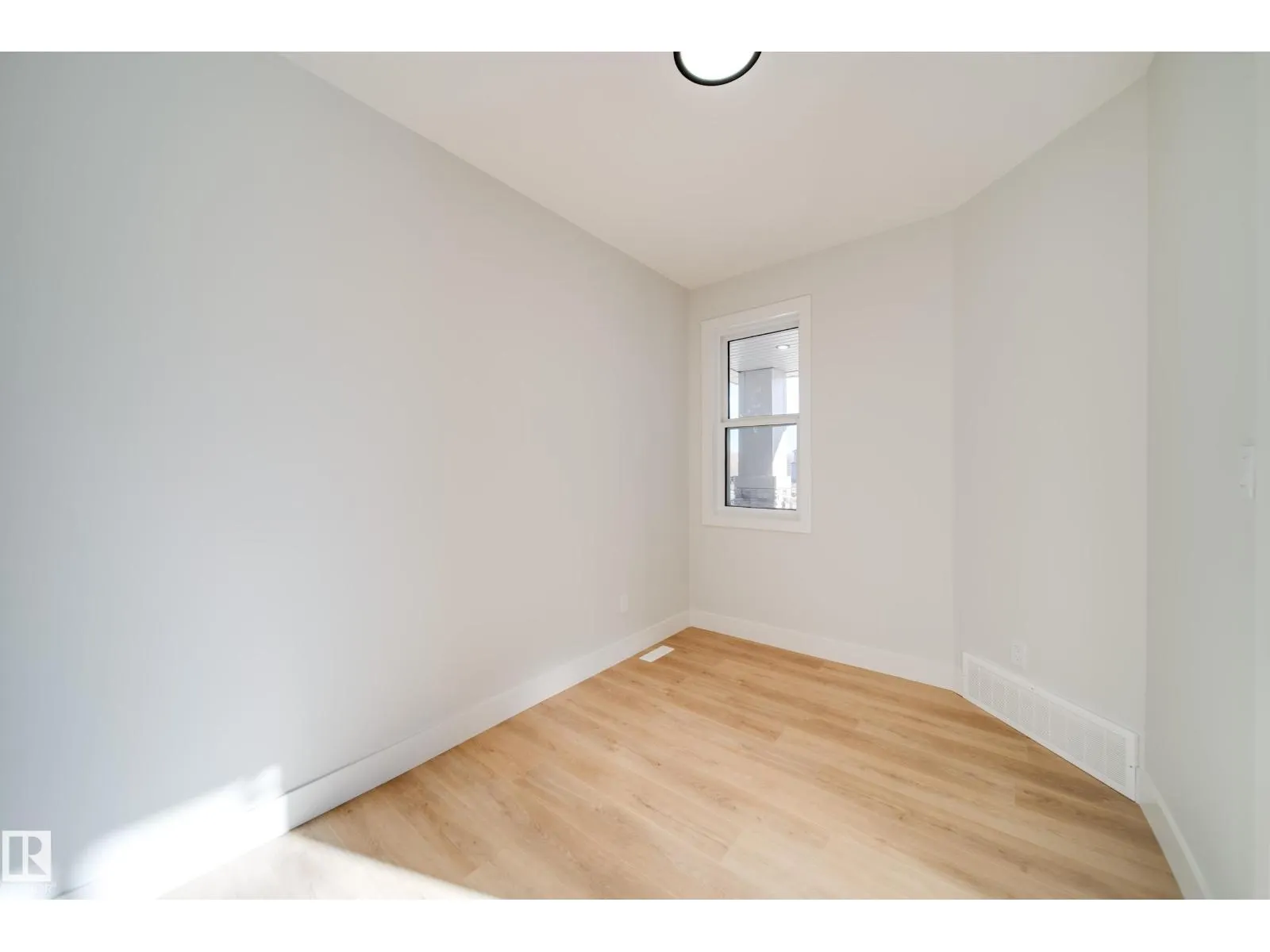 8511 183 AV NW NW
