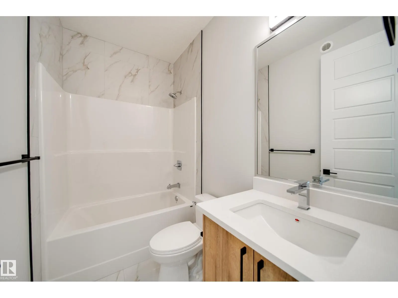 8511 183 AV NW NW