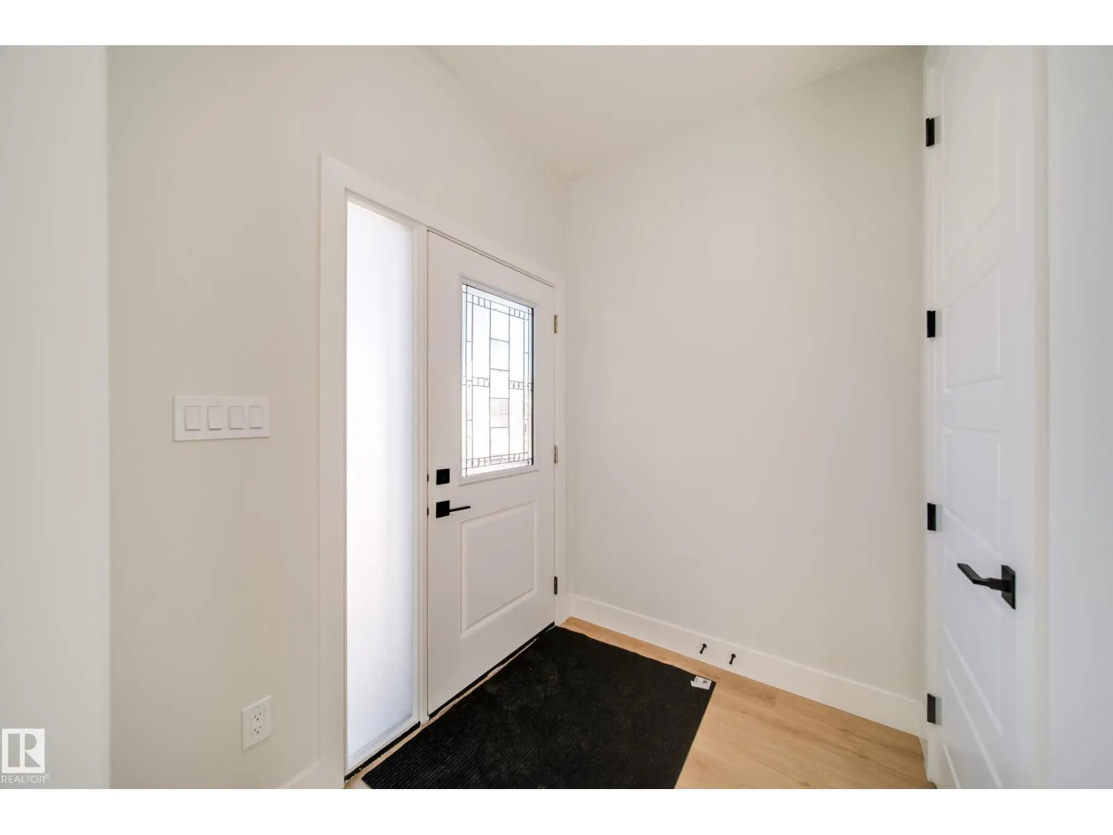 8511 183 AV NW NW