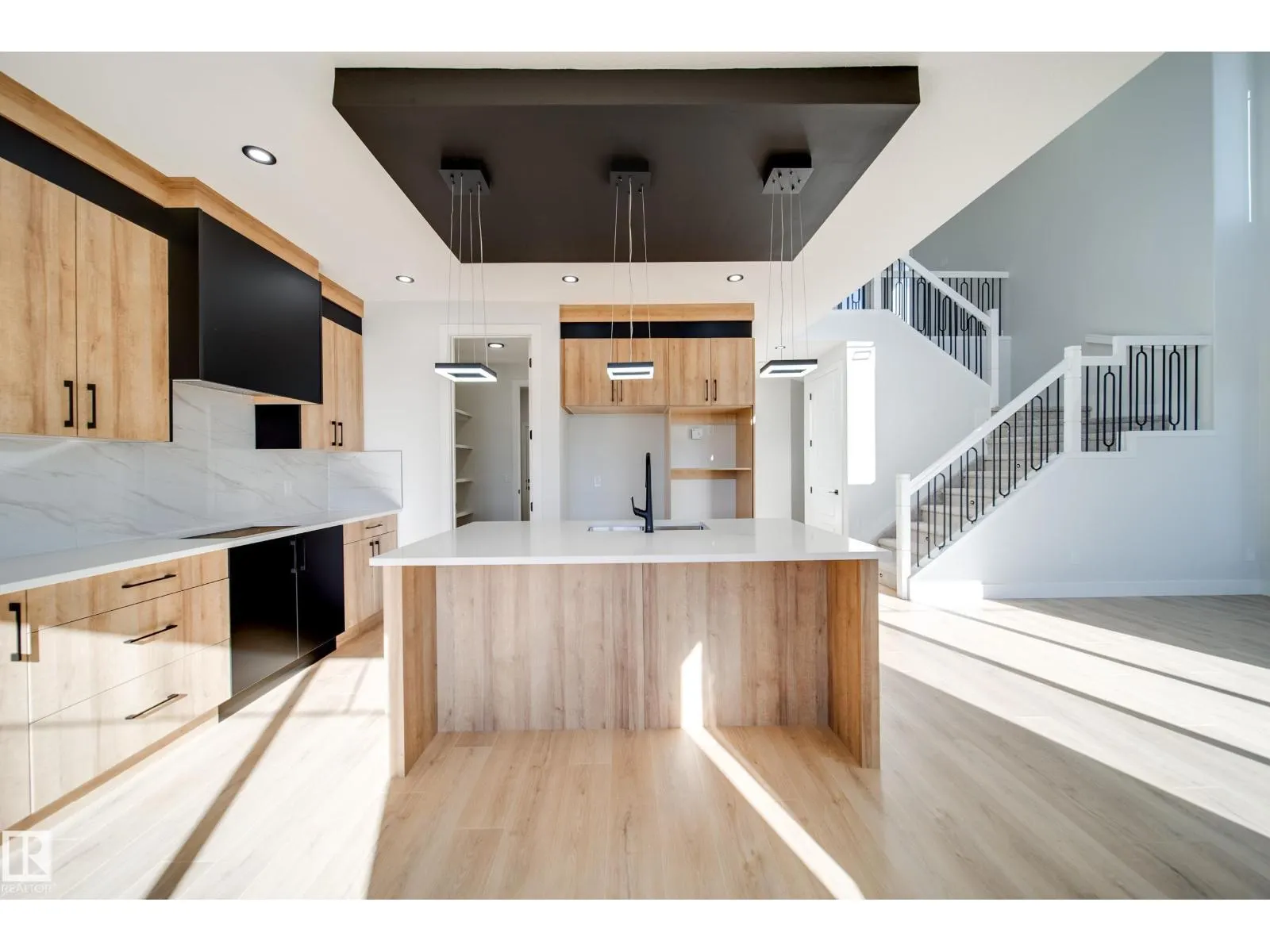 8511 183 AV NW NW