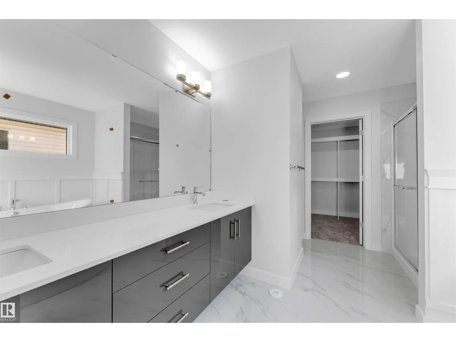 1524 11 AV NW