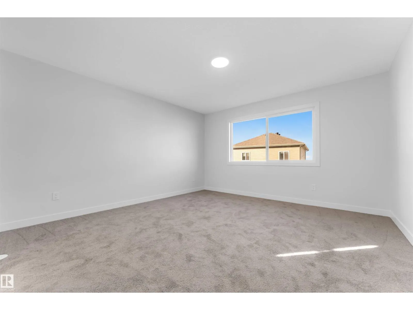 1524 11 AV NW
