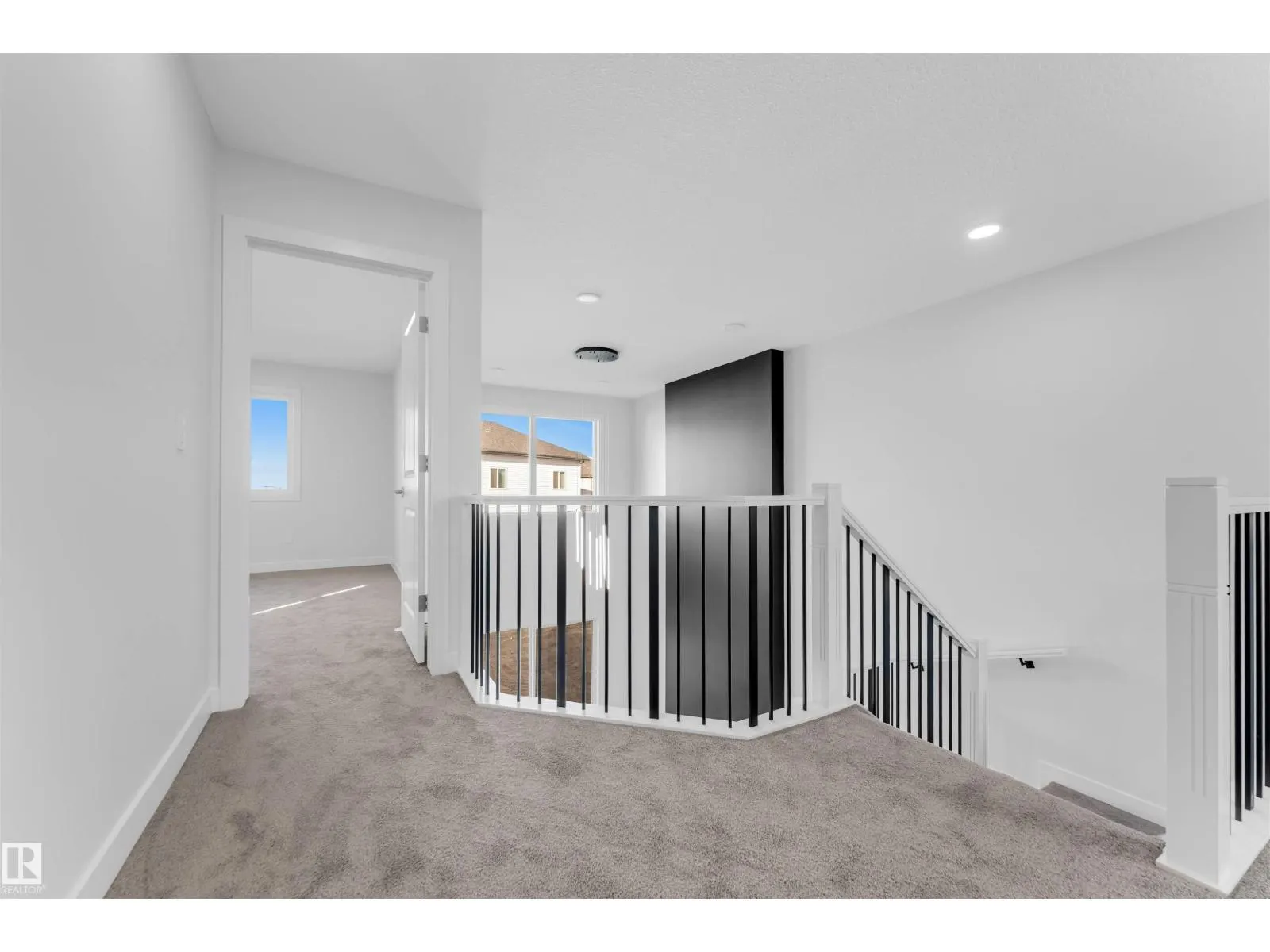 1524 11 AV NW
