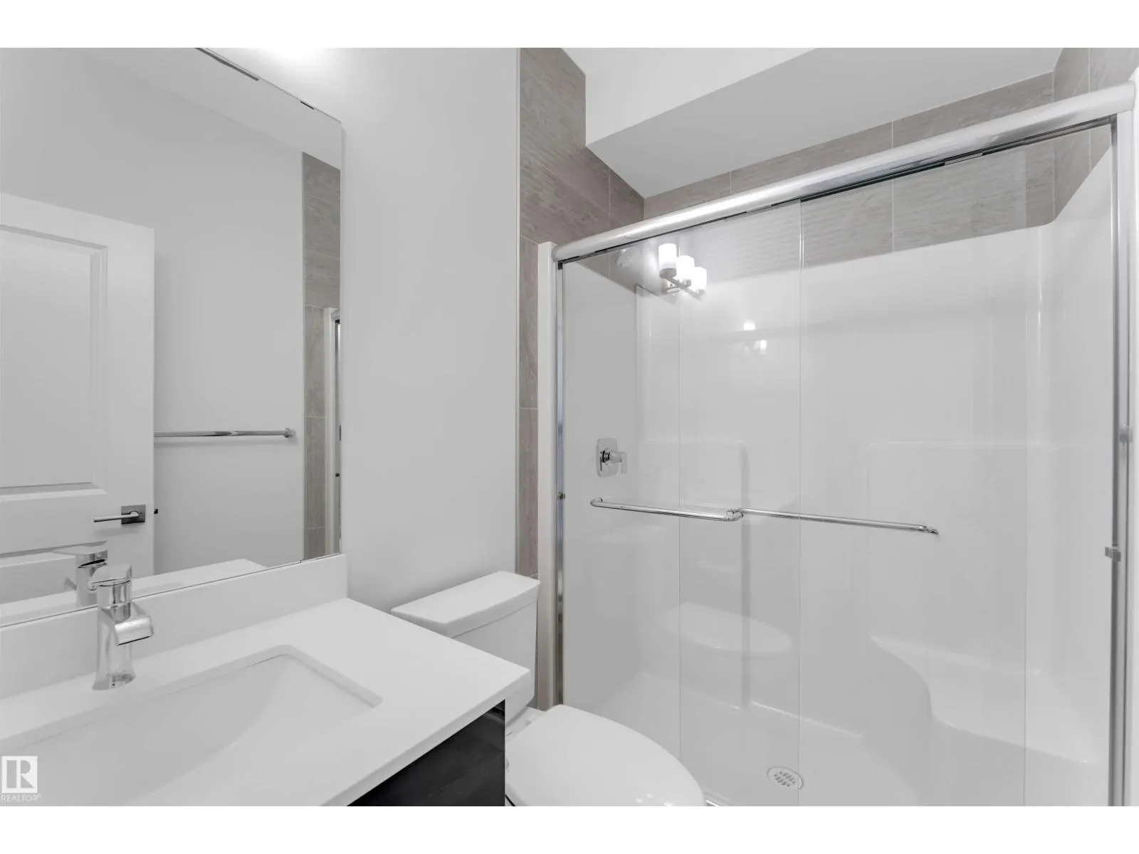 1524 11 AV NW