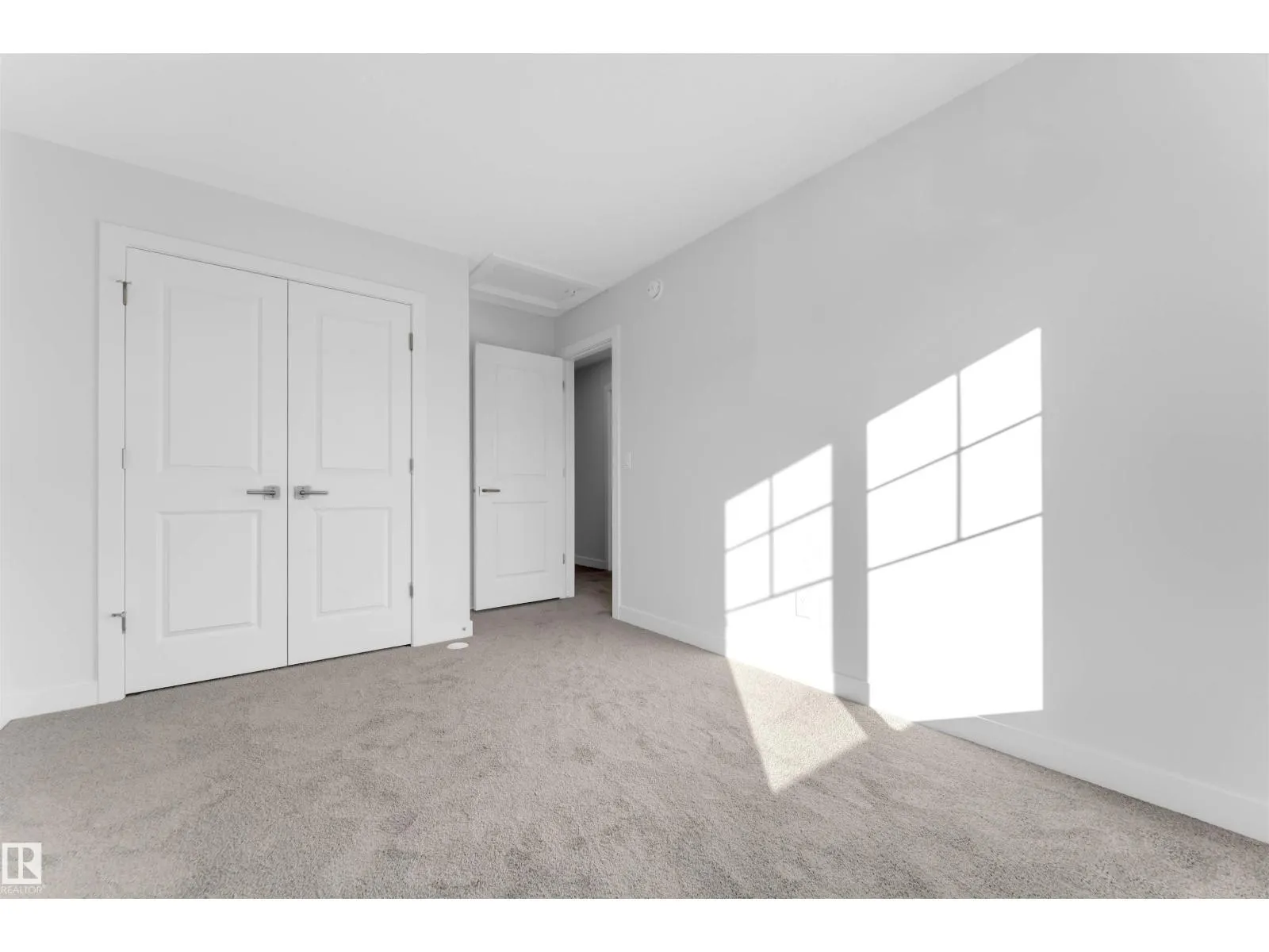 1524 11 AV NW