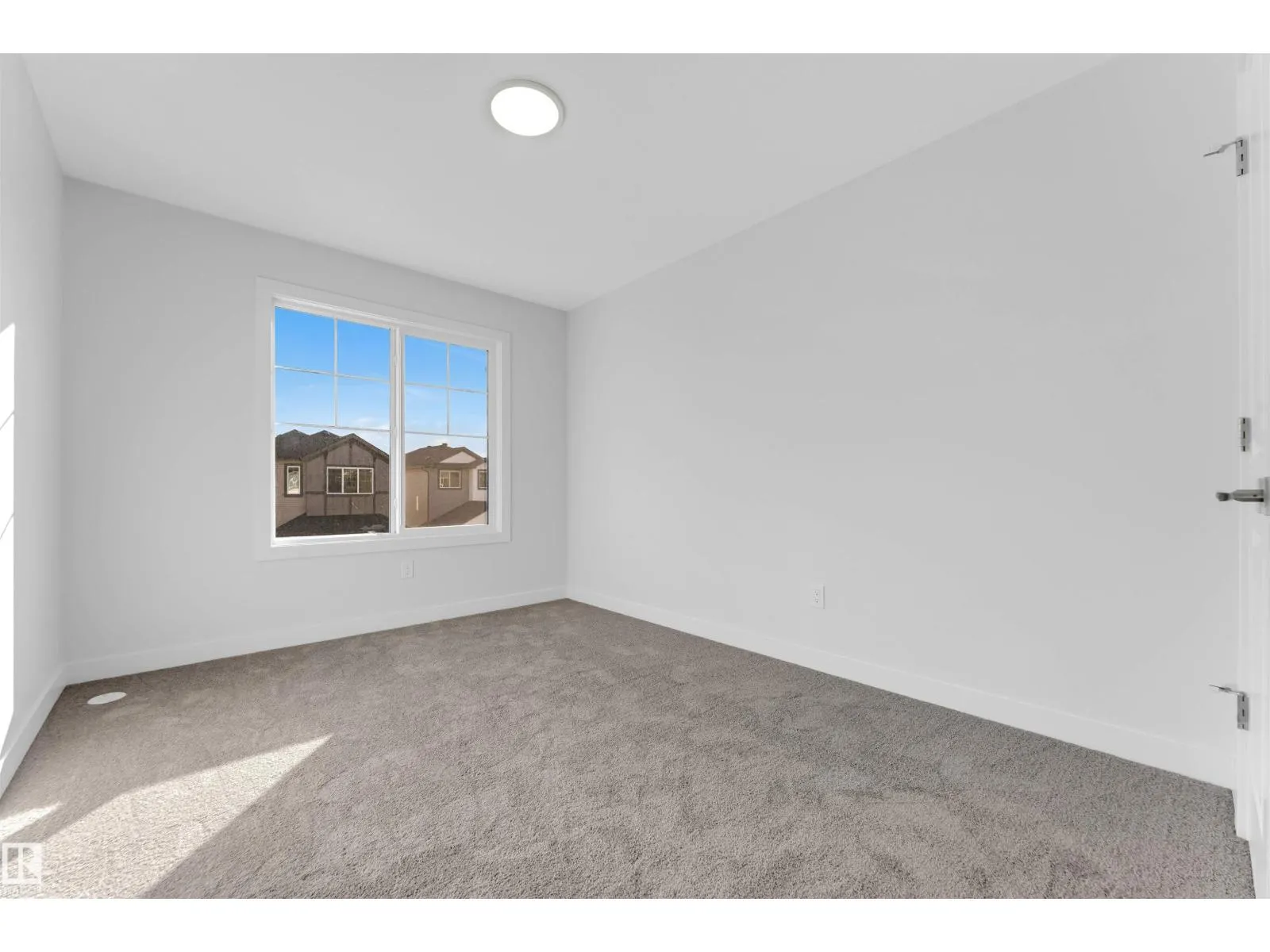 1524 11 AV NW