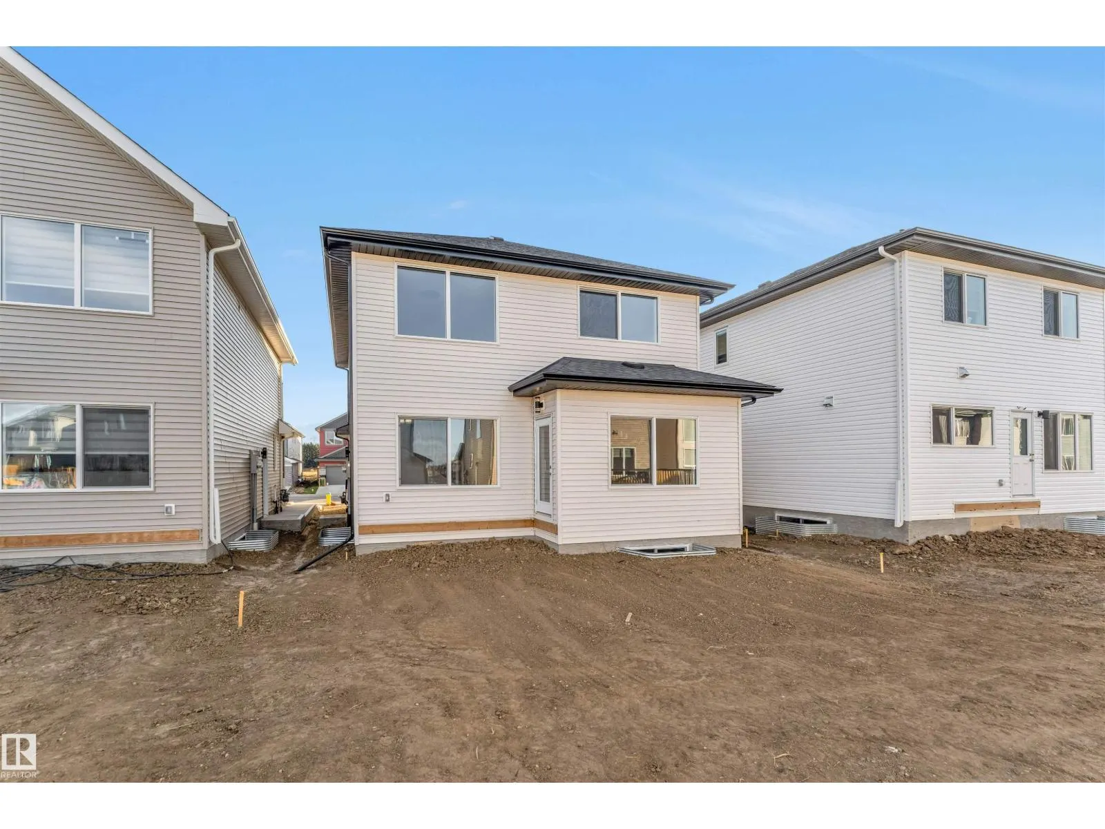 1524 11 AV NW
