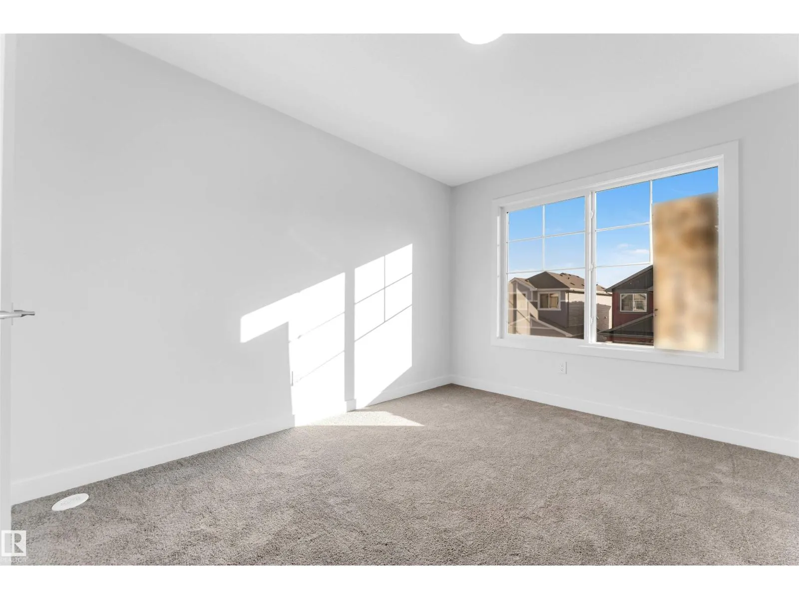 1524 11 AV NW