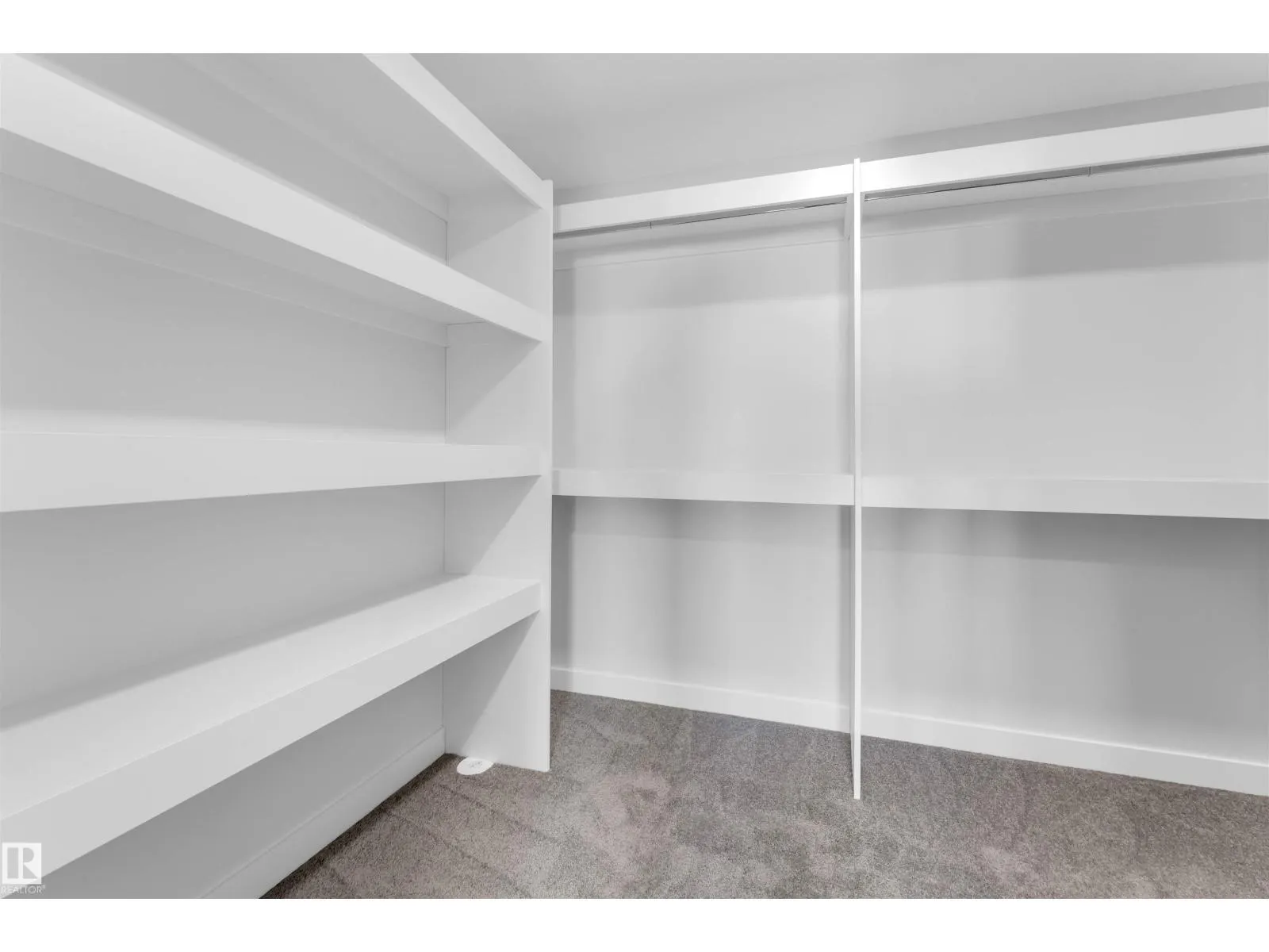 1524 11 AV NW