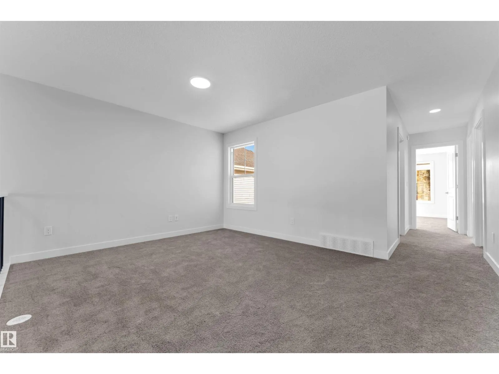 1524 11 AV NW