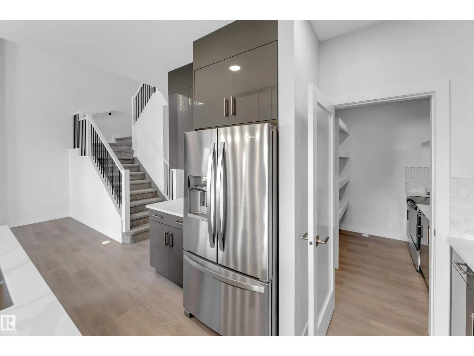 1524 11 AV NW