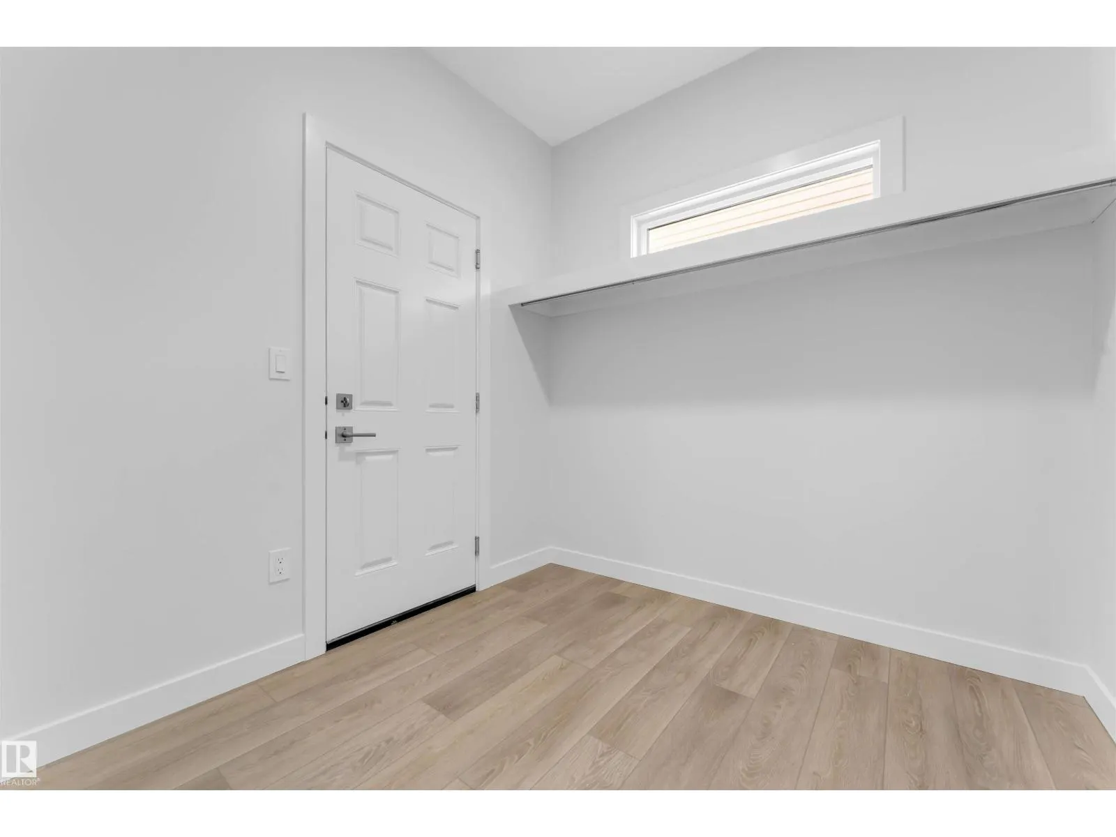 1524 11 AV NW