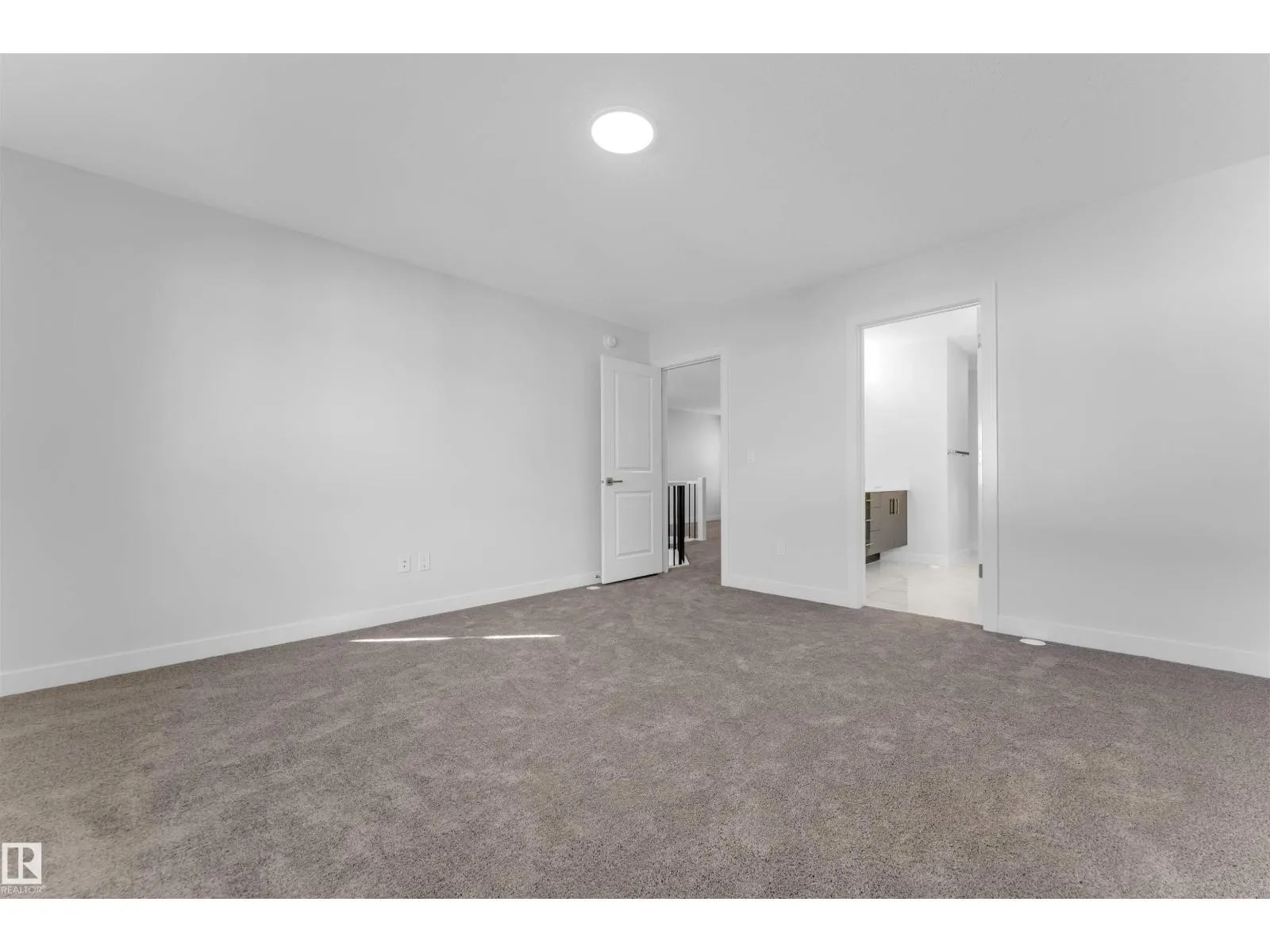 1524 11 AV NW