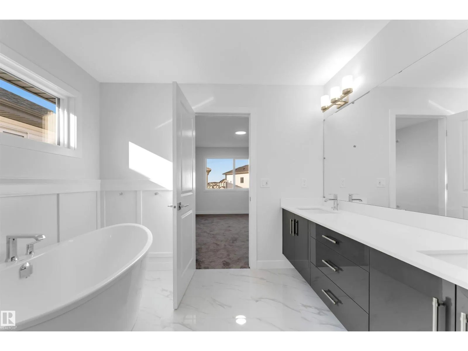 1524 11 AV NW