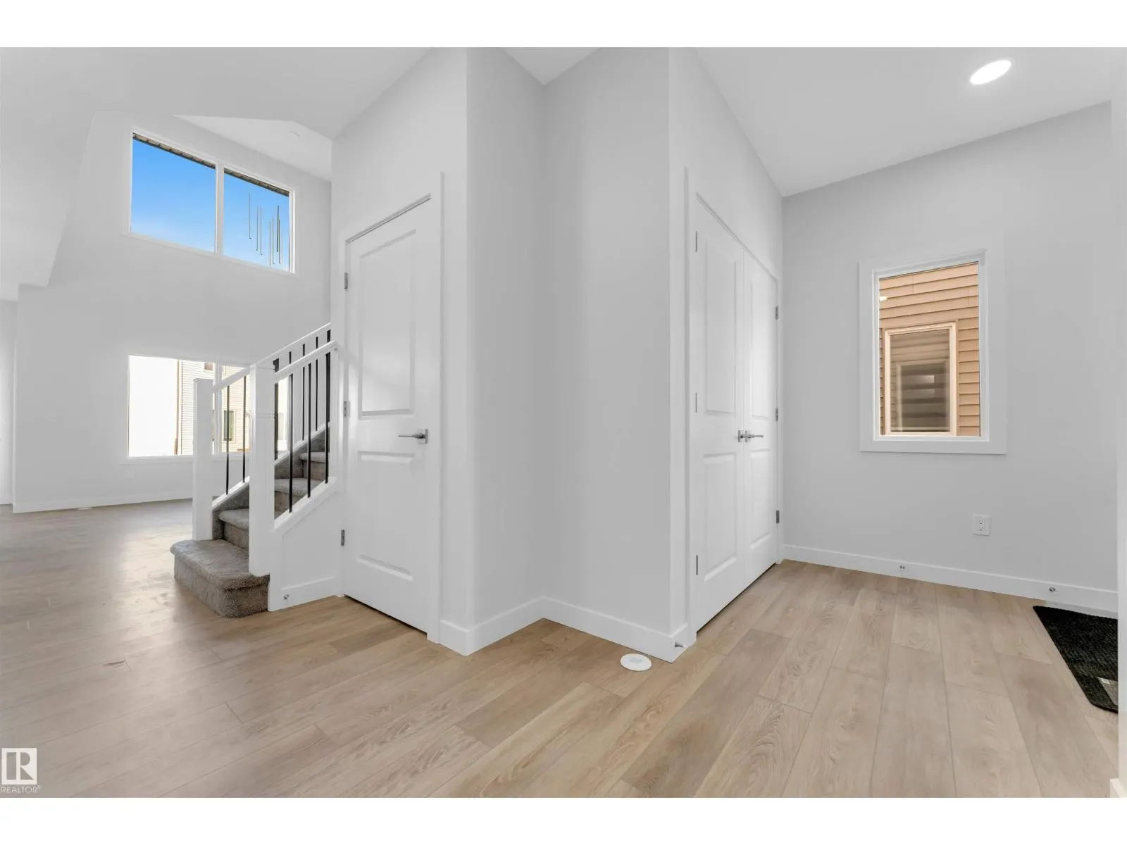 1524 11 AV NW