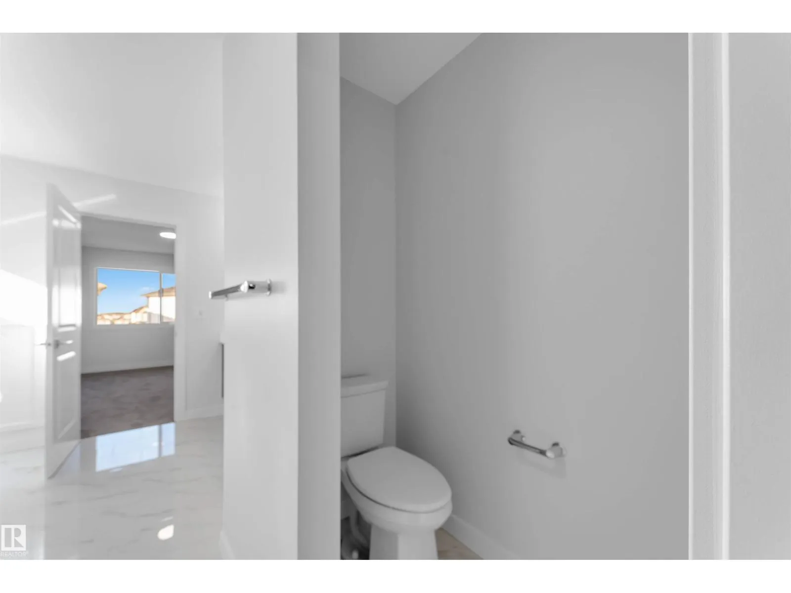 1524 11 AV NW