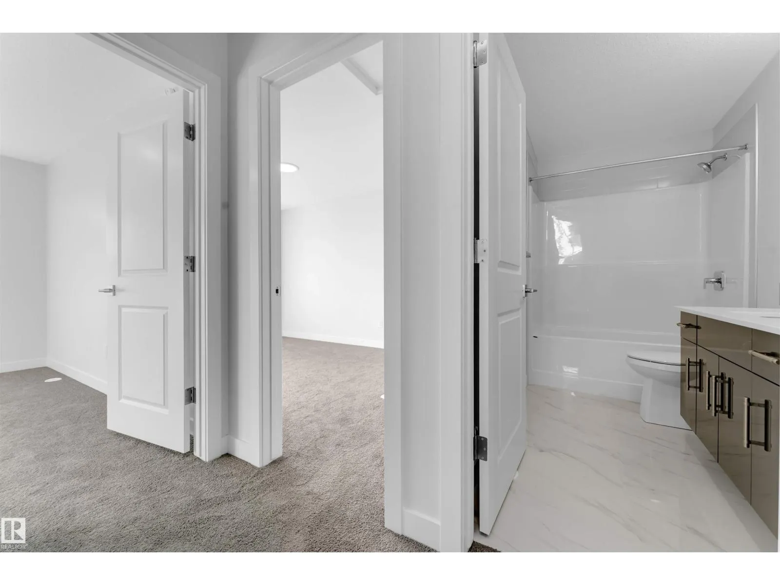 1524 11 AV NW