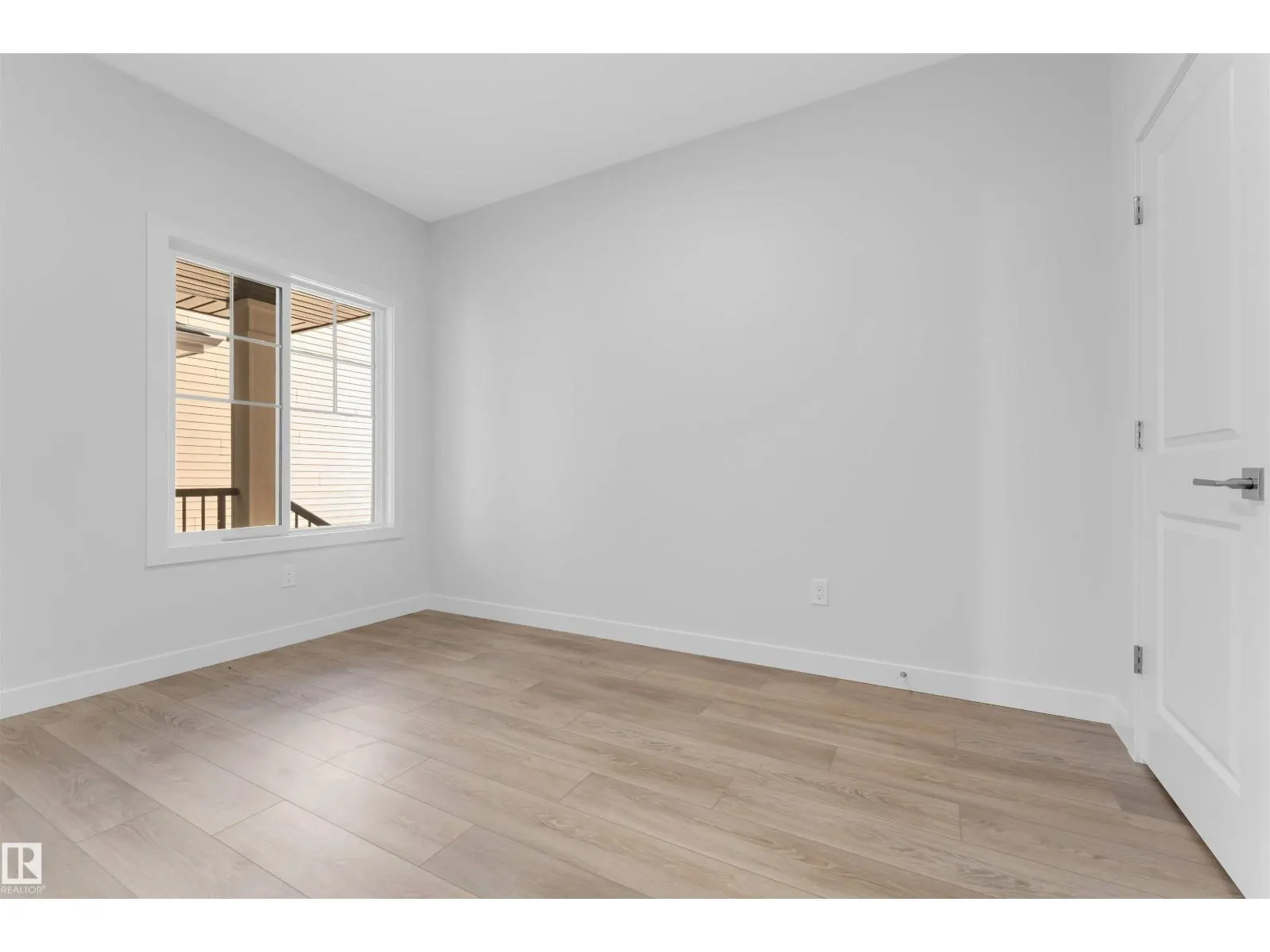1524 11 AV NW