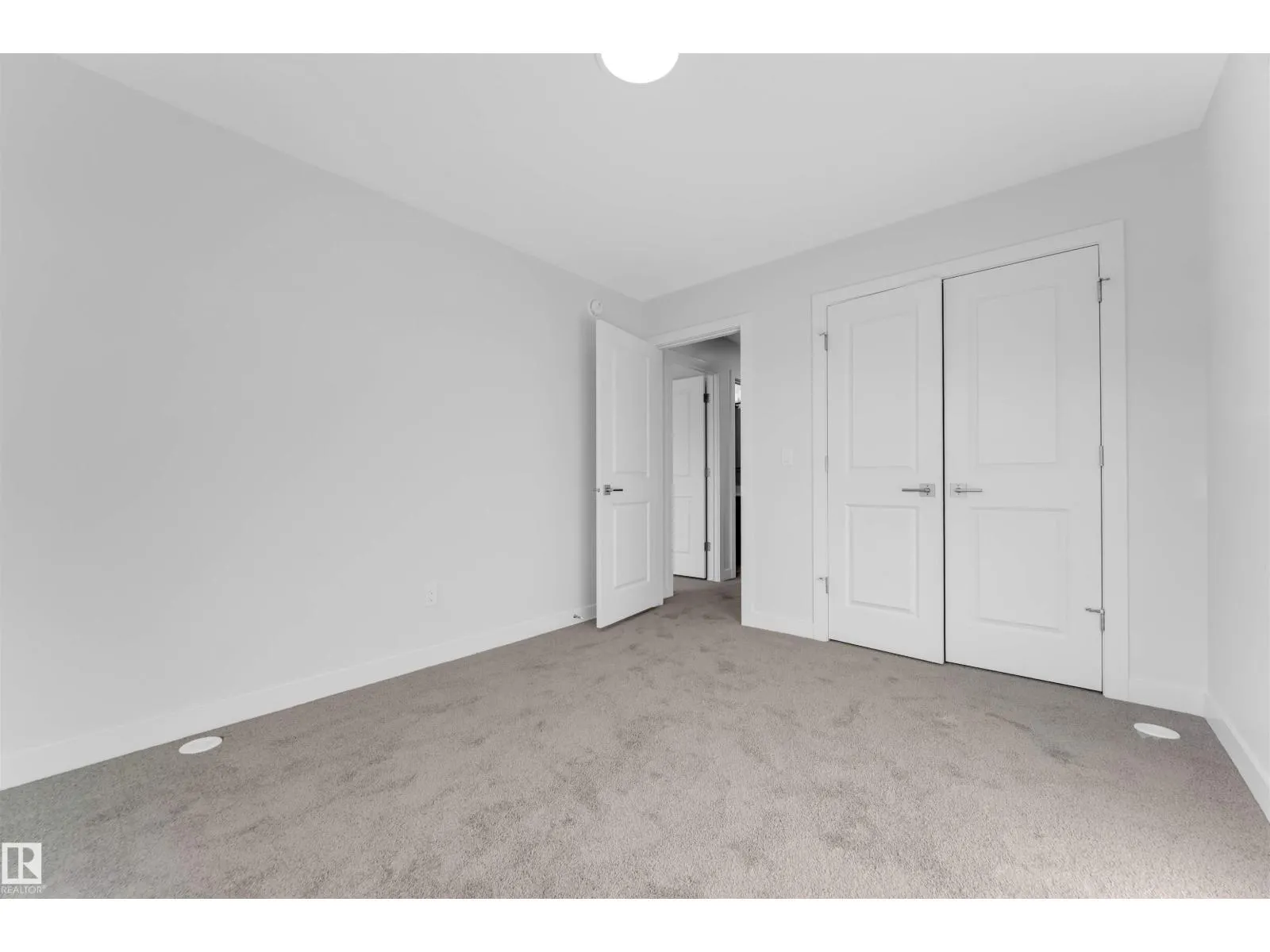 1524 11 AV NW