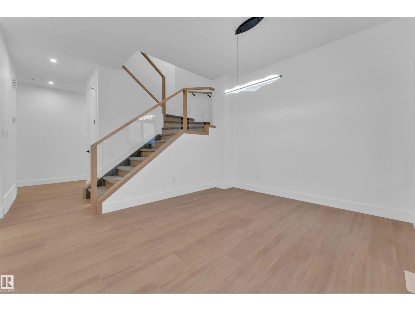 6310 20 ST NE