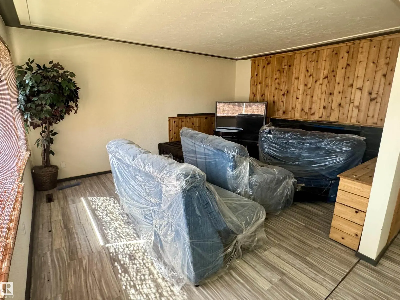 12312 82 ST NW