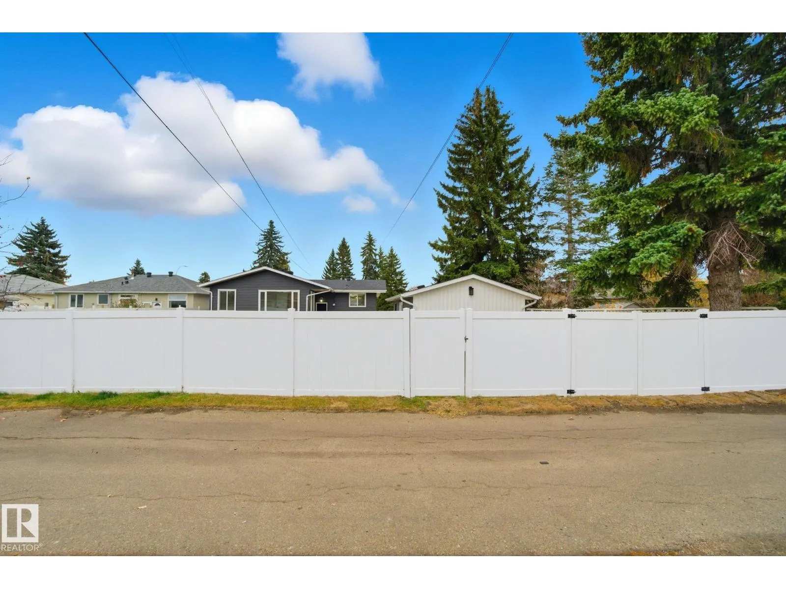 10524 134 AV NW