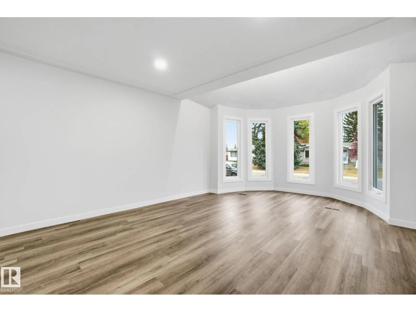 10524 134 AV NW