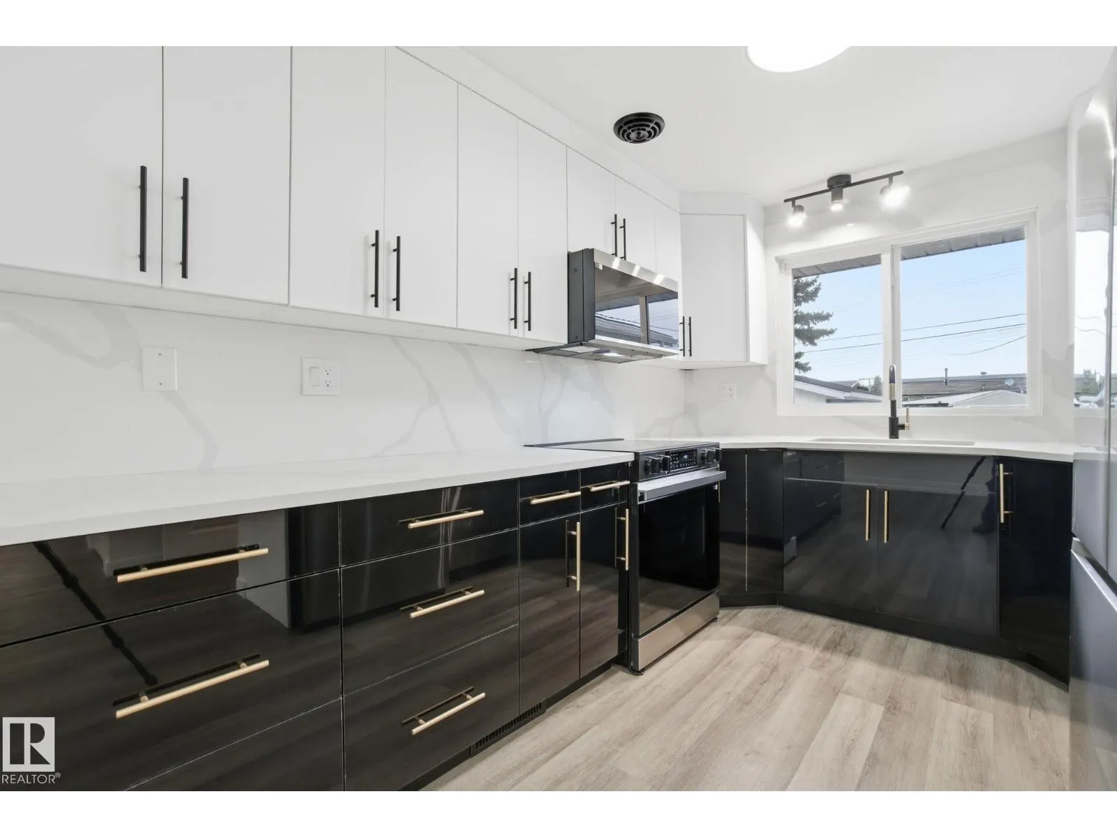 10524 134 AV NW