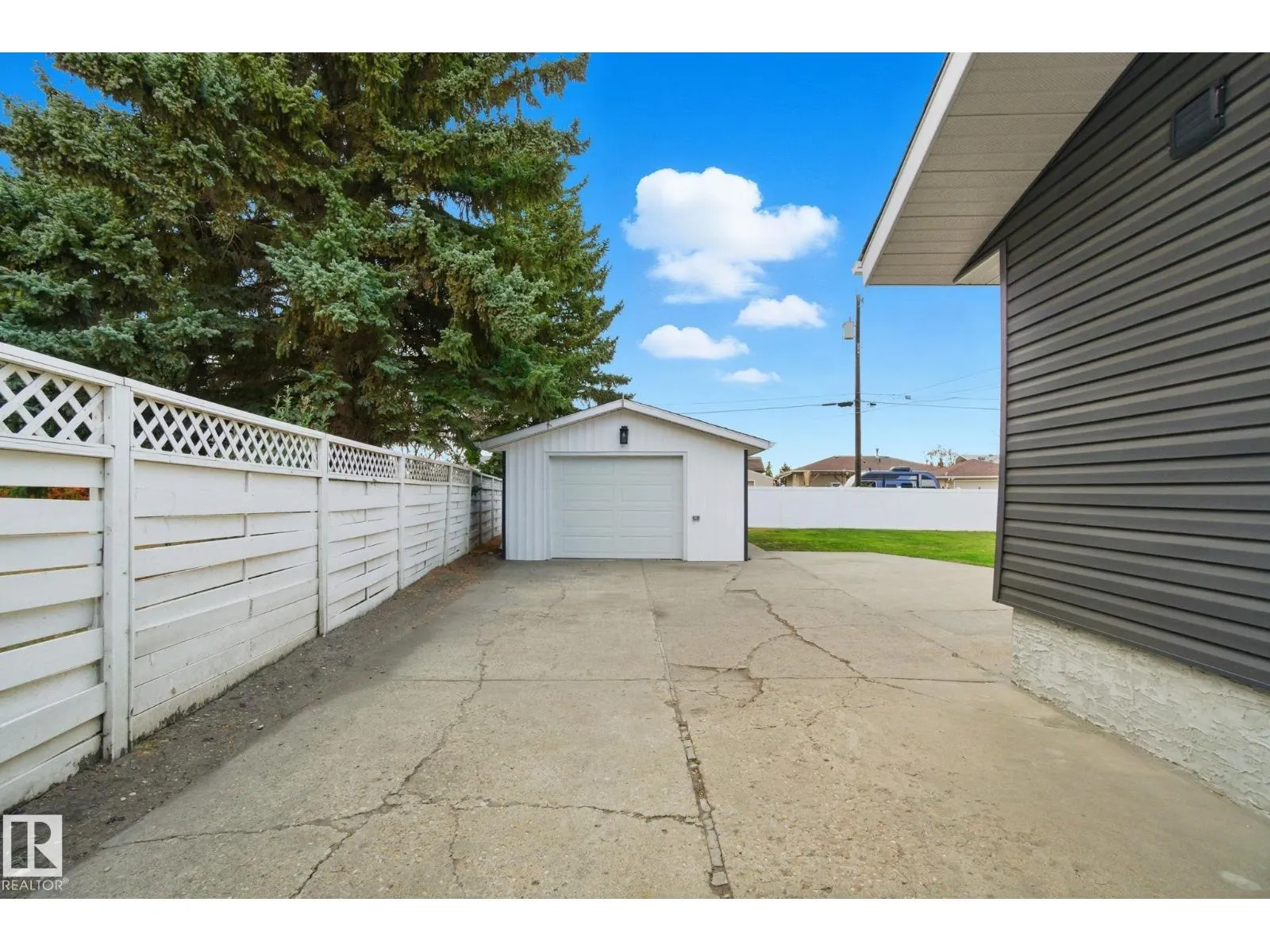 10524 134 AV NW