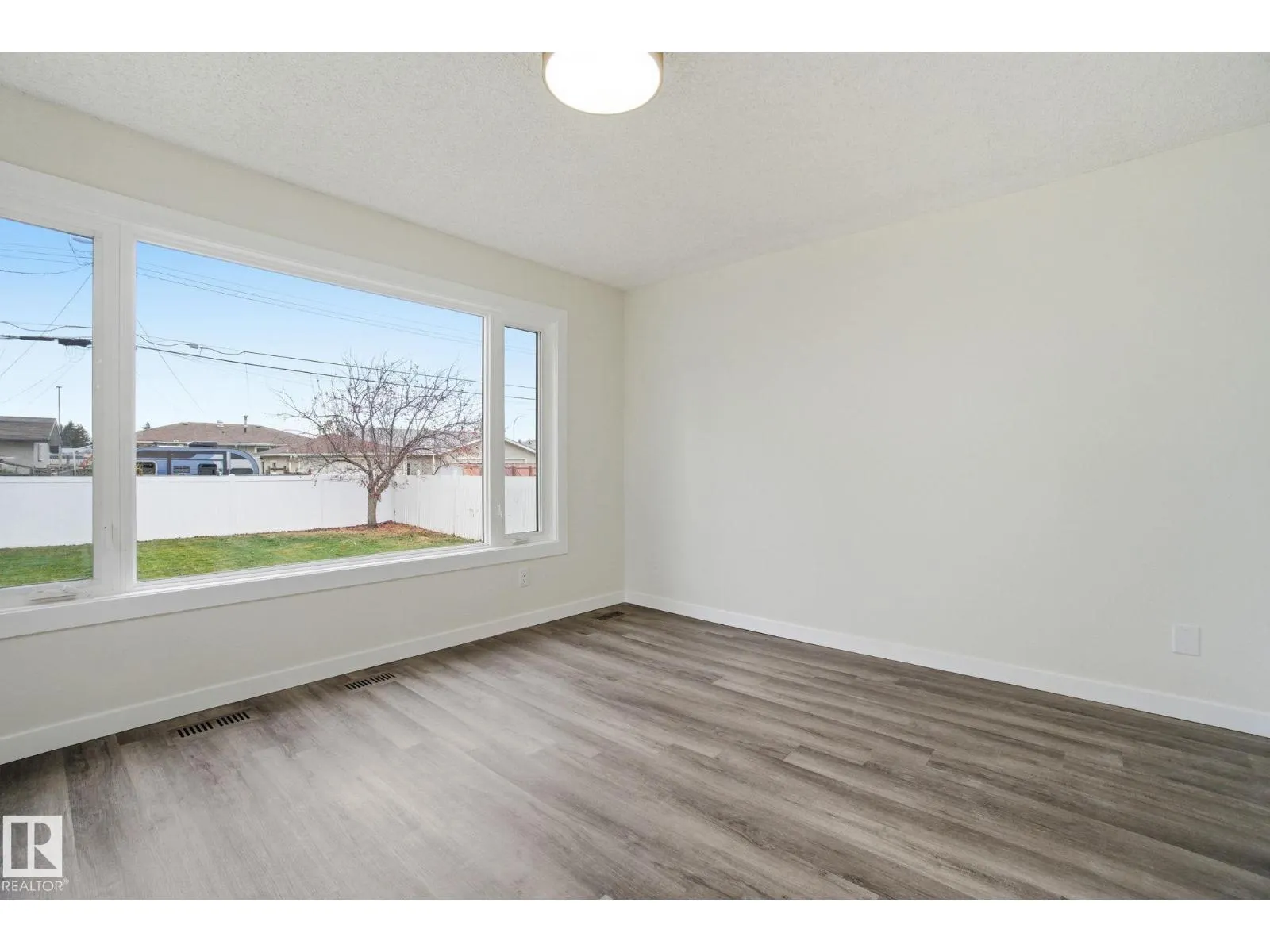 10524 134 AV NW