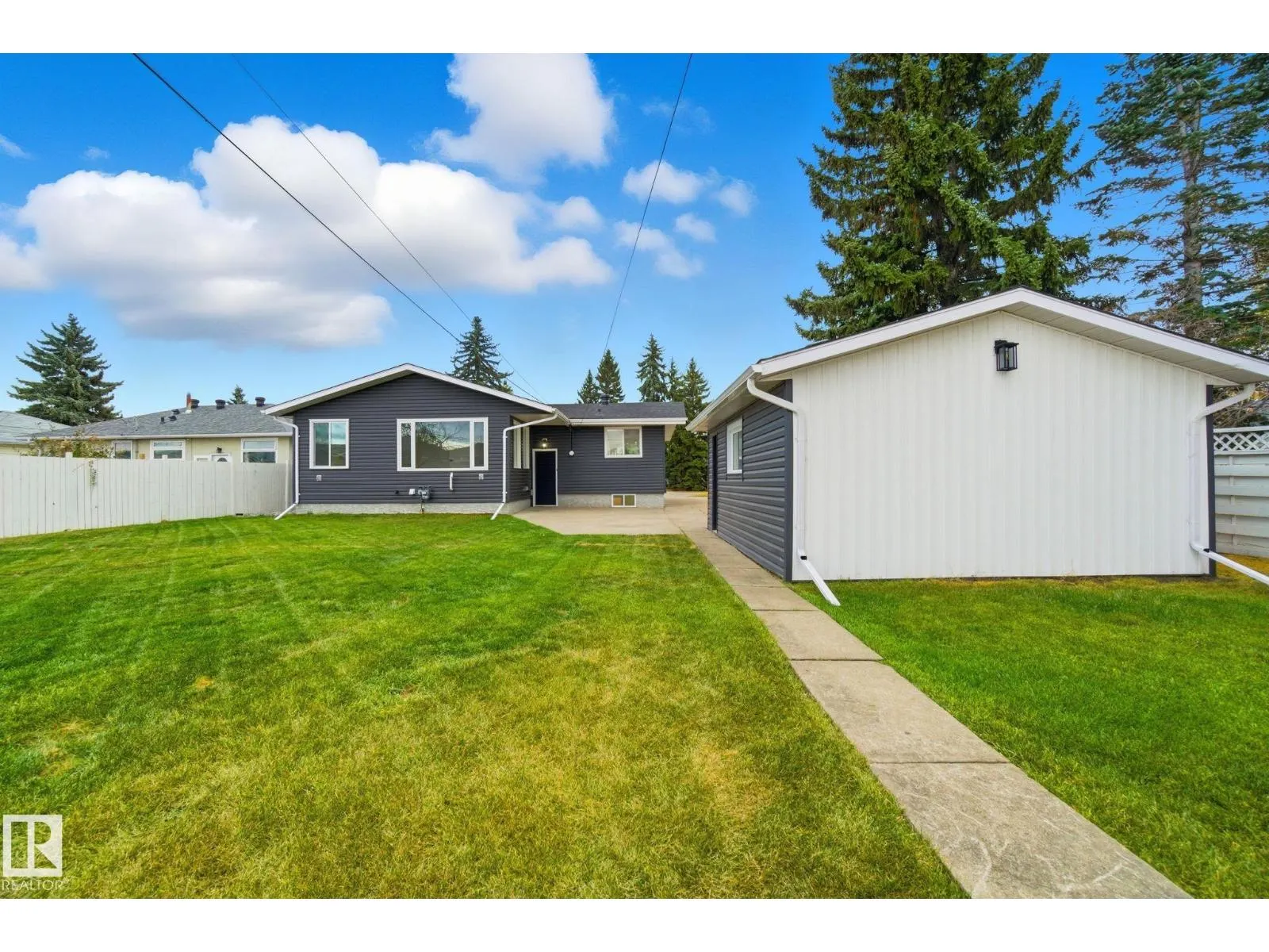 10524 134 AV NW
