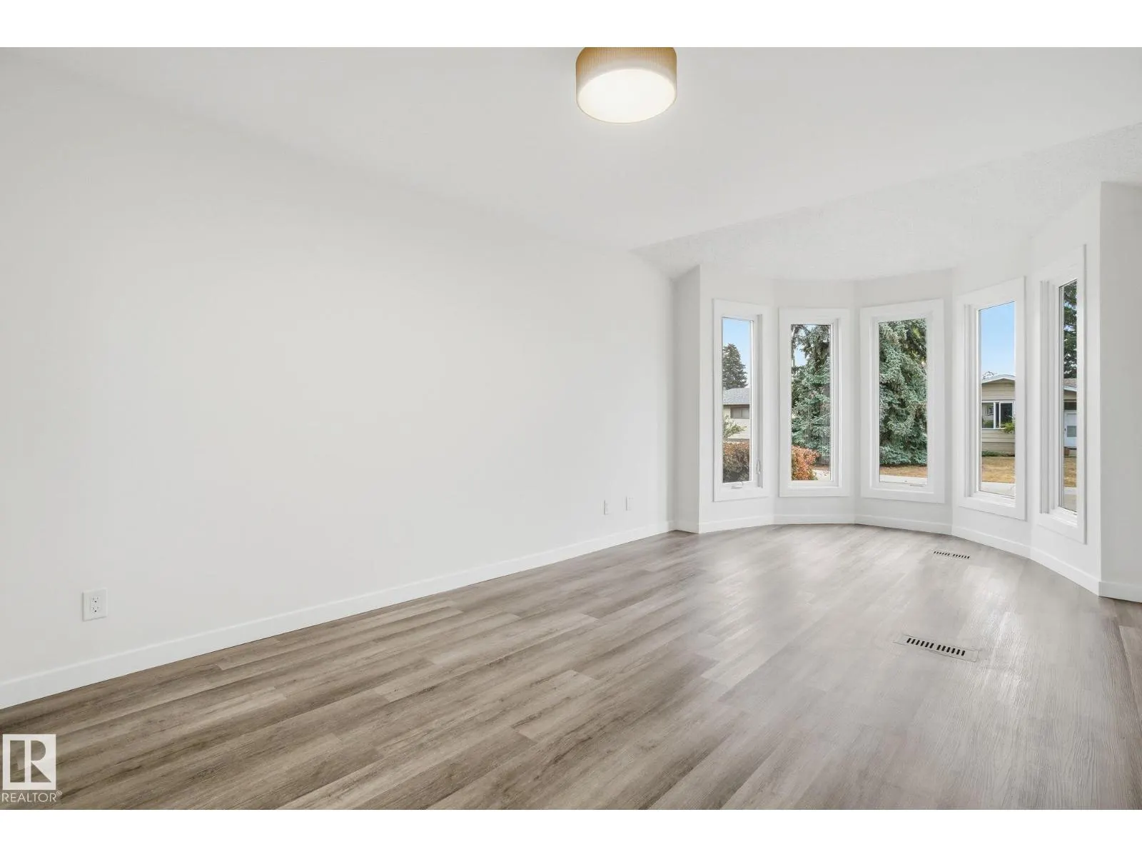 10524 134 AV NW