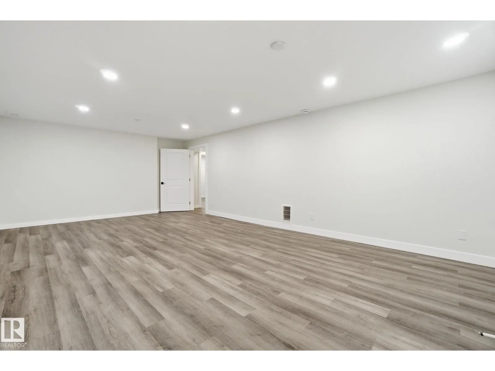10524 134 AV NW