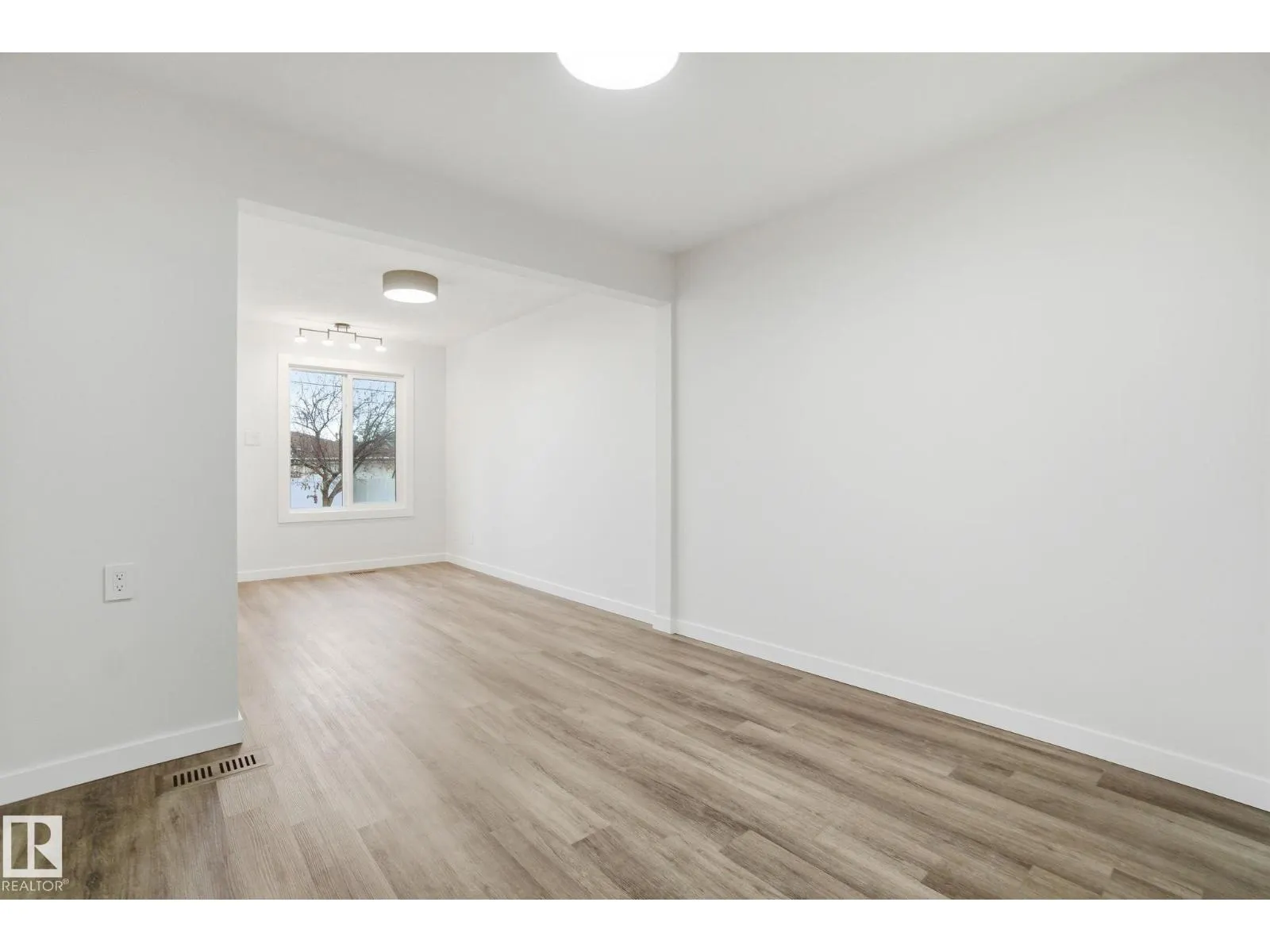 10524 134 AV NW