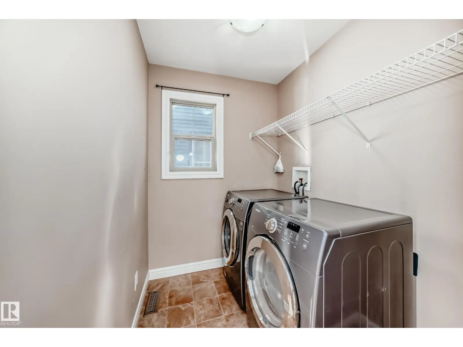 283 GRIESBACH RD NW